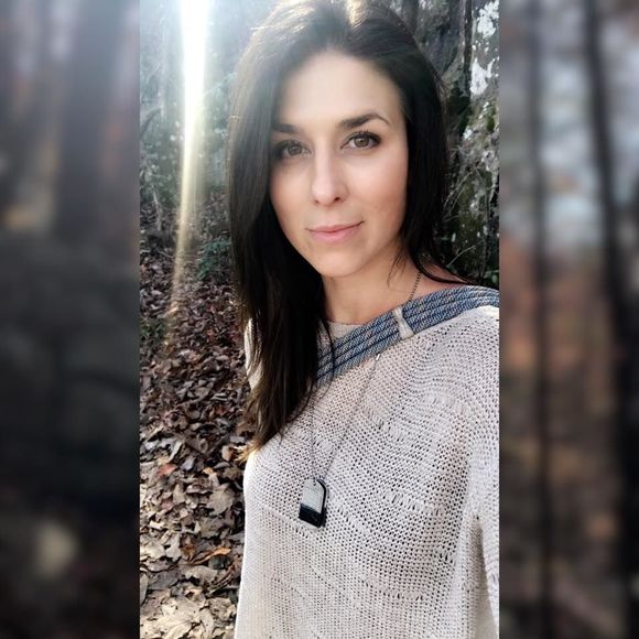 Meet your Posher, Jennifer - Picture 1 of 1